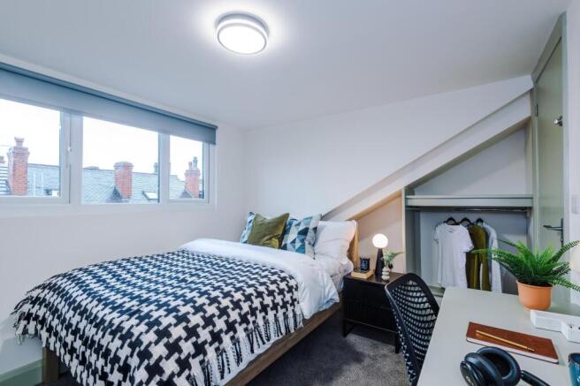 Bright, neatly presented double bedroom with a ...