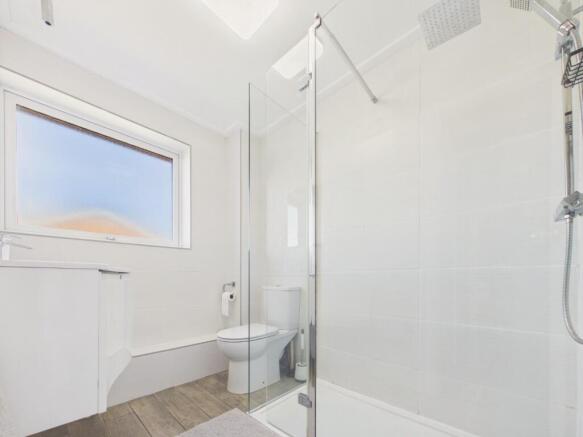 4 bed Detached for sale Image 10
