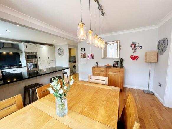 Kitchen Diner pic 7.jpg