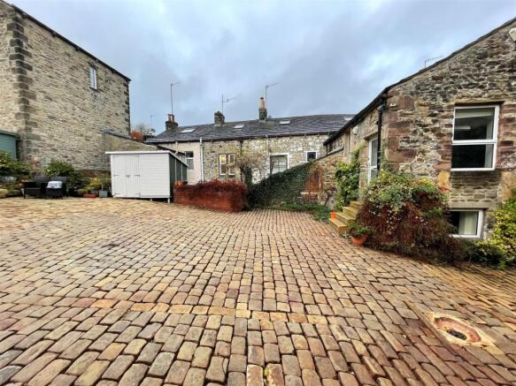 1 bed Apartment to rent Image 6