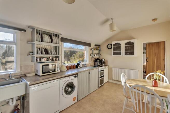 Kitchen/ Dining Room