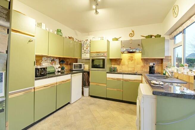 Kitchen (1).jpg