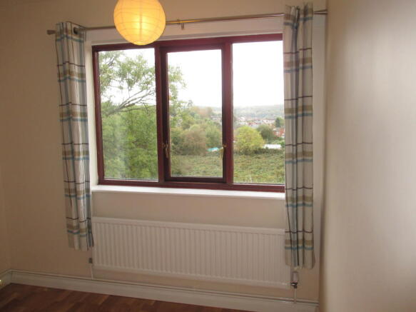 SINGLE BEDROOM