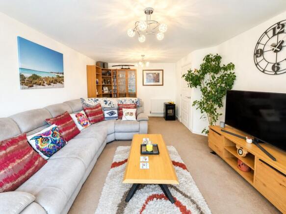 4 bed Detached for sale Image 5