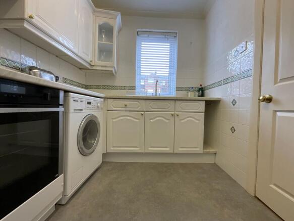 2 bed Flat for sale Image 8
