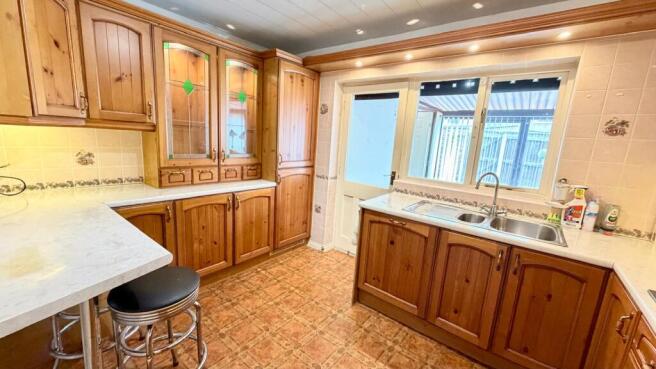 3 bed Semi-Detached for sale Image 5