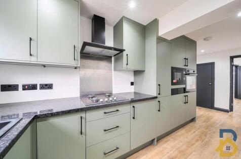 Park Lane, Hornchurch, RM11