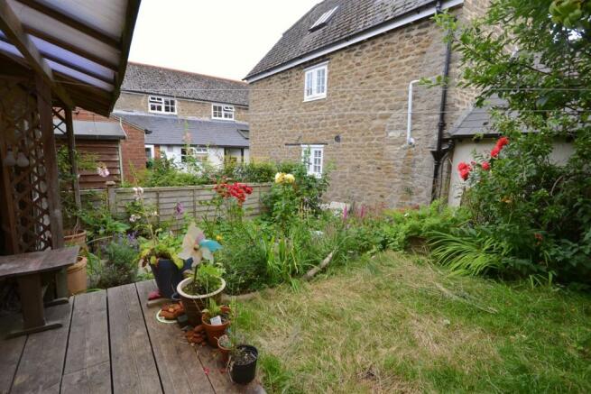 Rear Garden 3 (15).jpg