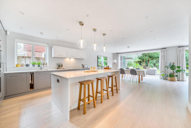 1348390-37-68cab0...