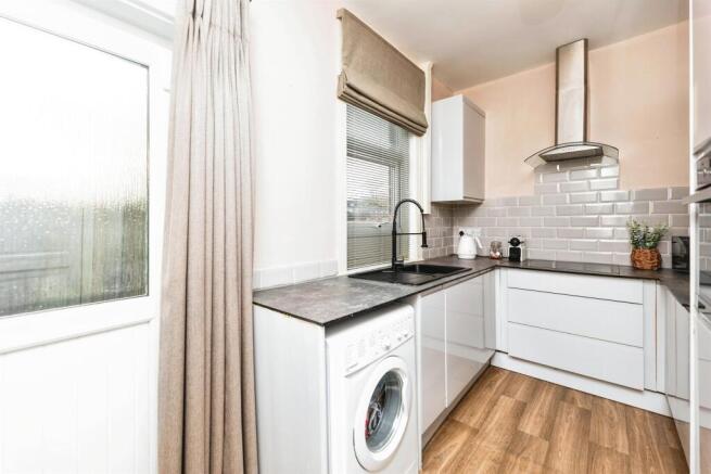 2 bed Terraced for sale Image 5