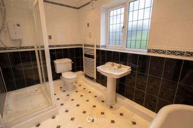 5 bed Detached for sale Image 12