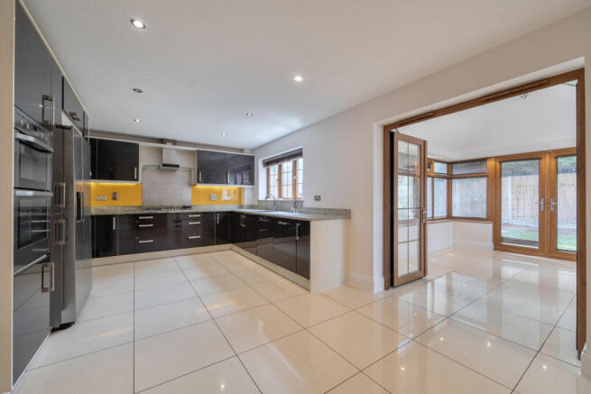 Bishop Ramsey Close, Ruislip, Middlesex photo 4