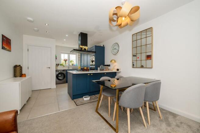 KITCHEN DINER AND LOUNGE