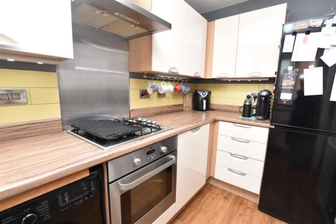 FITTED KITCHEN
