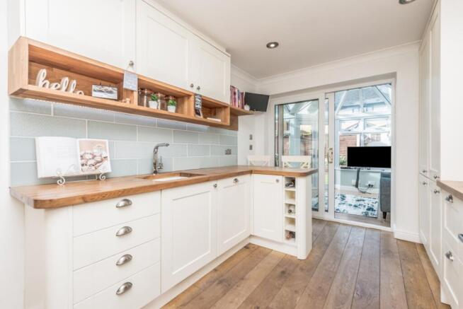 4 bed Detached for sale Image 12