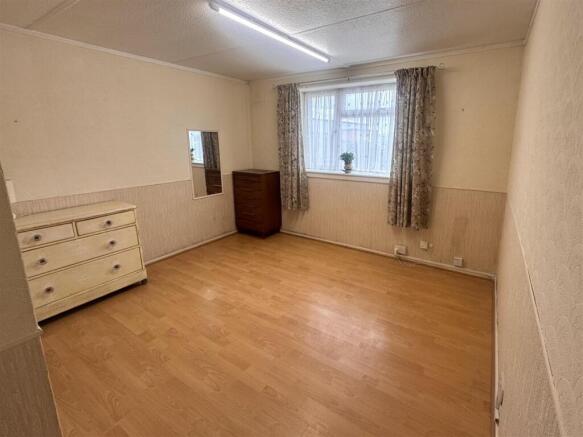 2 bed Semi-Detached Bungalow for sale Image 9
