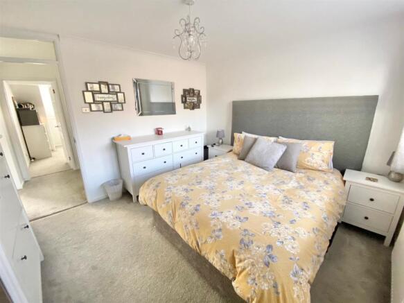 bed 1.jpg