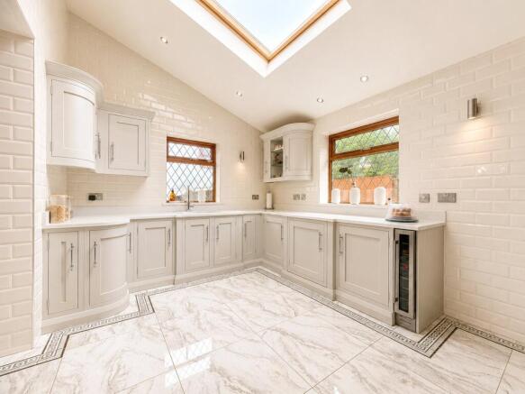 4 bed Detached for sale Image 7
