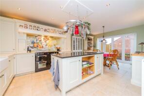 23, Jarrett Walk, Muxton, Telford TF2 8TA