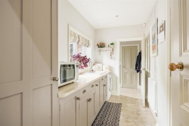 4 bed Semi-Detached for sale Image 7