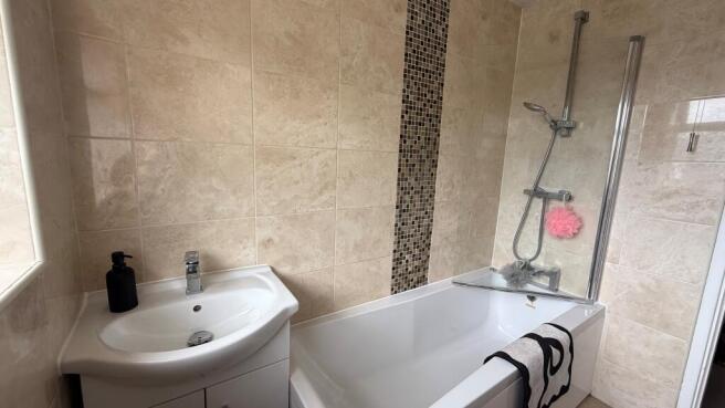 2 bed House to rent Image 10