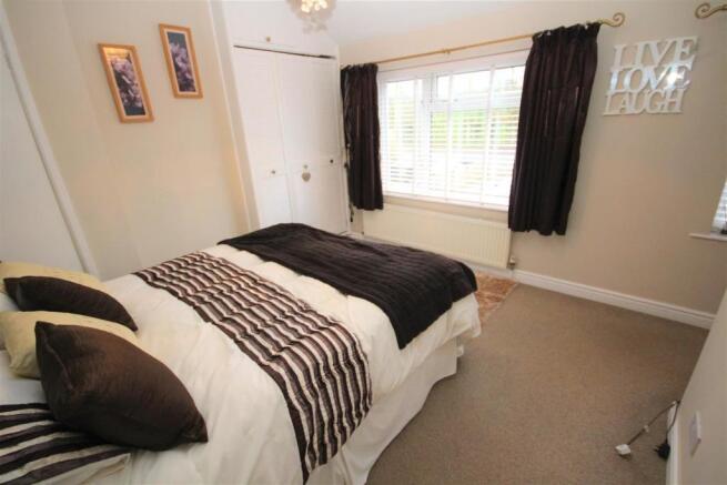 bedroom 1.JPG