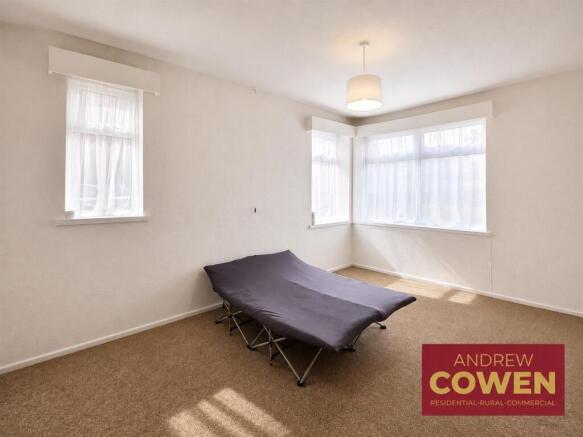 2 bed Flat for sale Image 7