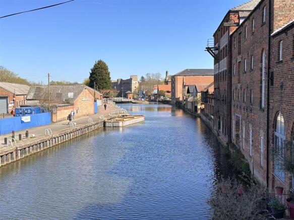 Wonderful Riverside Setting 700