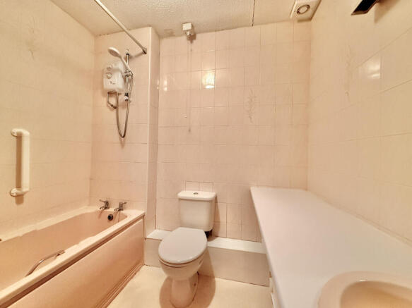 2 bed Flat for sale Image 7