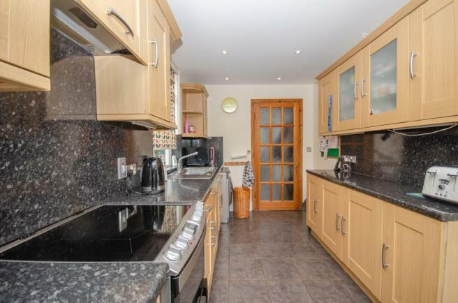 Kitchen pic 2.jpg