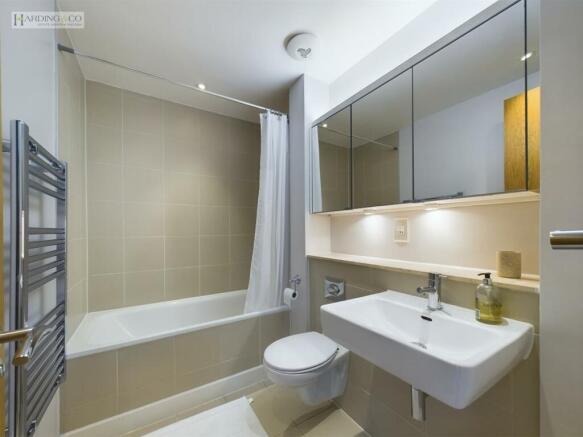 Bed 1 En Suite .2.jpg