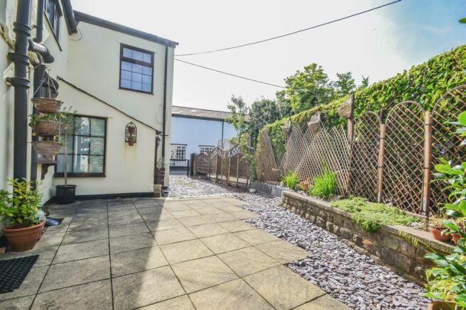 Side Garden/Dr...