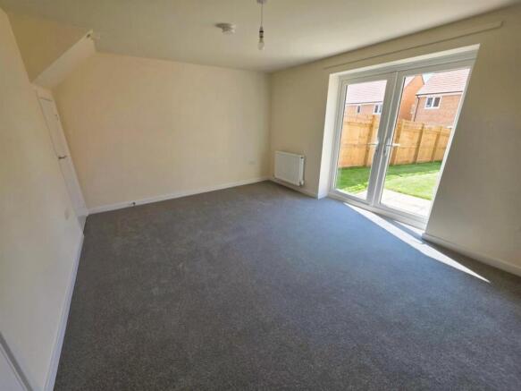 3 bed Semi-Detached to rent Image 6