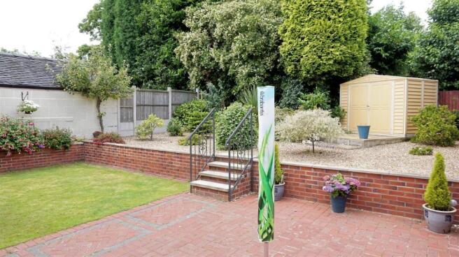 LANDSCAPED REAR GARD