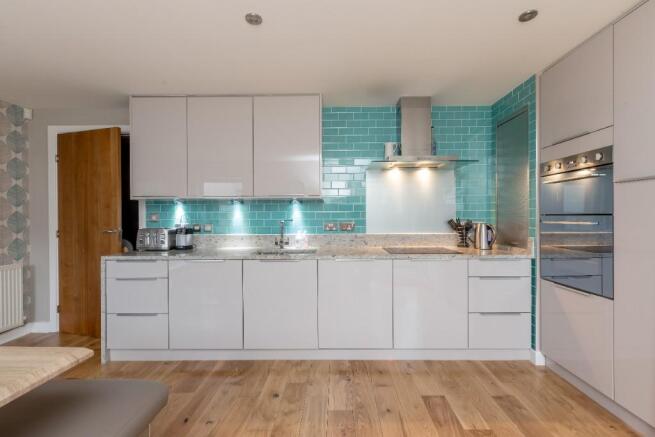 Kitchen/Dining Roo