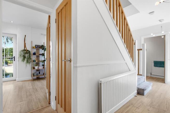 4 bed Detached for sale Image 6