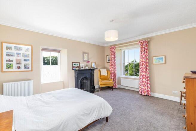5 bed Semi-Detached for sale Image 10