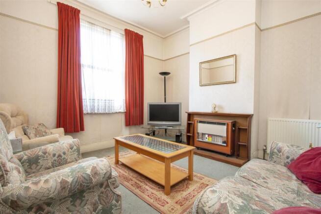 40 Chestnut Grove London SW12 8JB reception 1.jpg