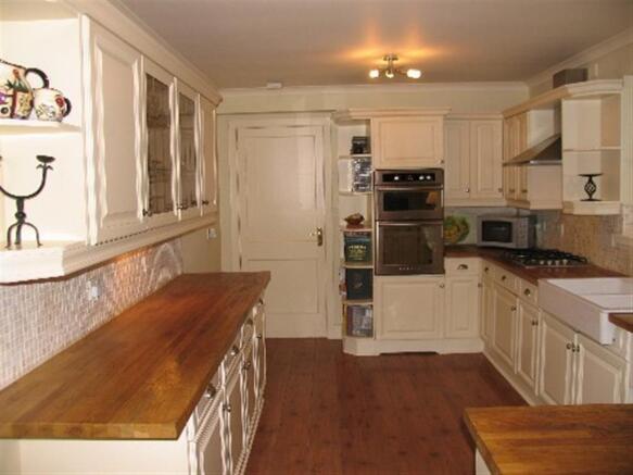 KITCHEN/ FAMILY ROOM
