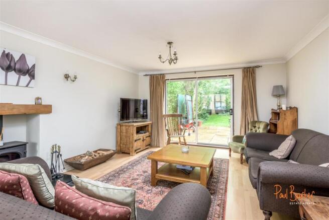 220511 - 12 St Barts Close - 04 [WM].jpg