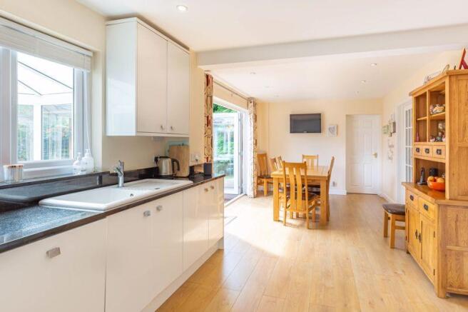 Kitchen / DIni...