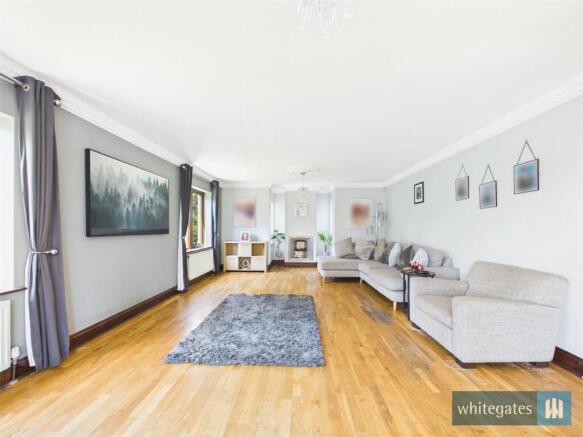 7 bed Detached for sale Image 8