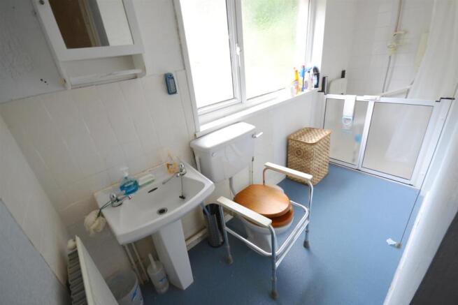 Bathroomb.jpg