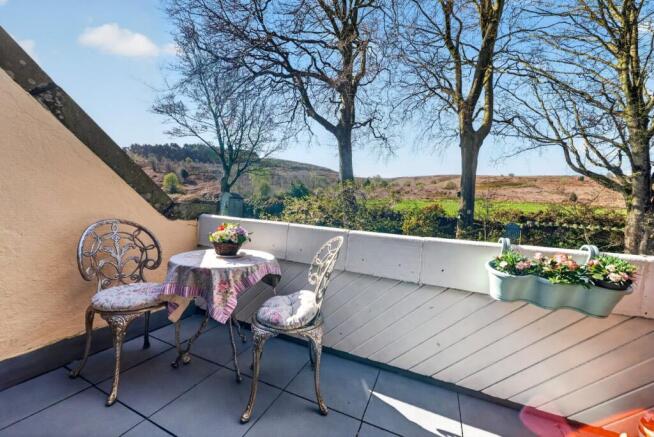 5 bed Detached for sale Image 5