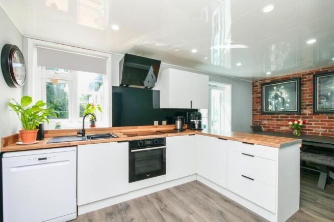 3 bed House for sale Image 5