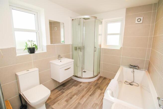 4 bed Detached for sale Image 11