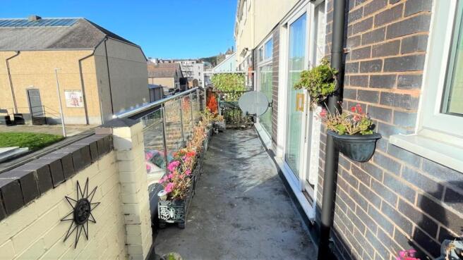 cres ct 4 balcony.jpg