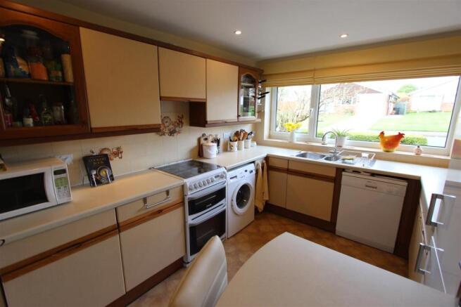 KITCHEN/BREAKFAST RO