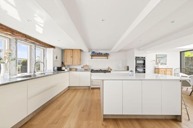 4 bed Detached for sale Image 7