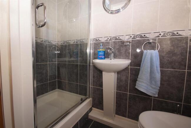 ensuite.JPG